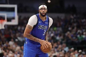 TA：哈里森不顾队医警告 催促浓眉冒着跟腱撕裂的风险提前复出